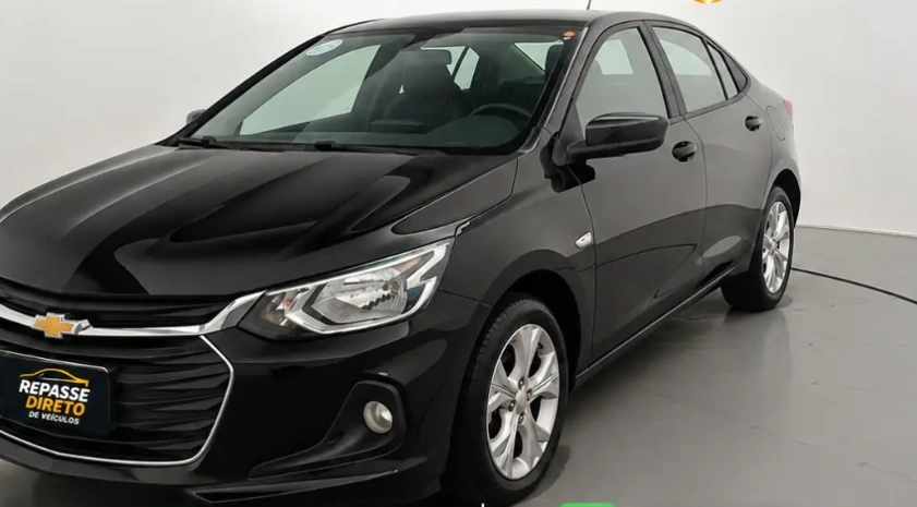 Chevrolet Onix Plus preto